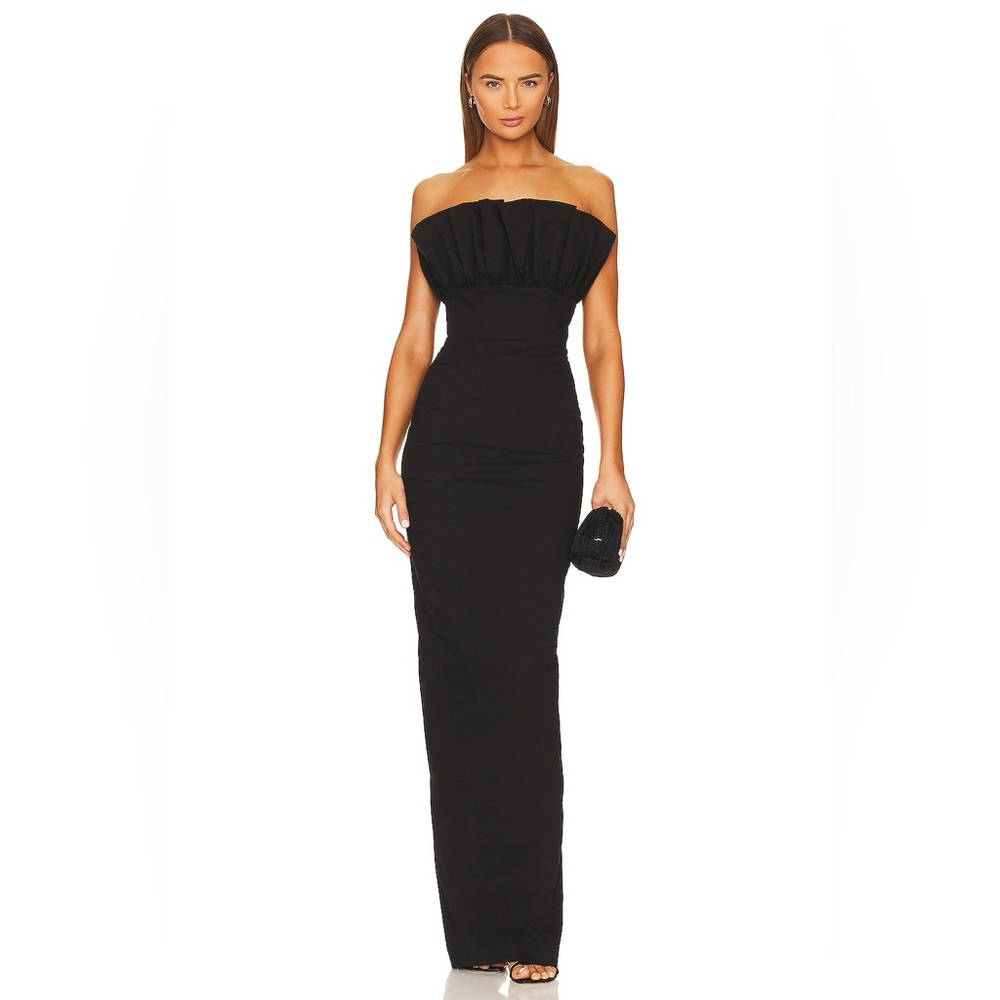 Elegant Black maxi Strapless Gown